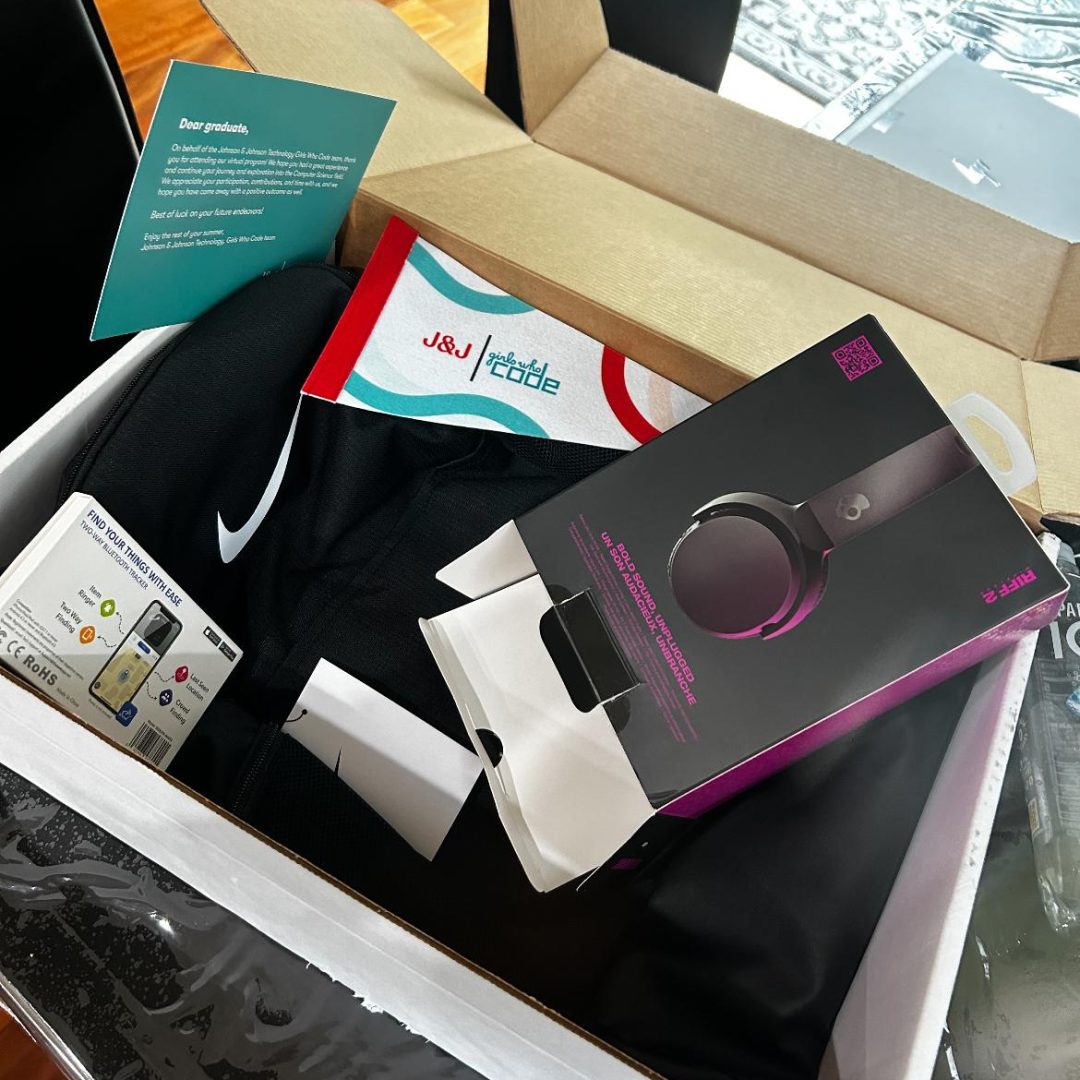 Sara Girls who code gift kit